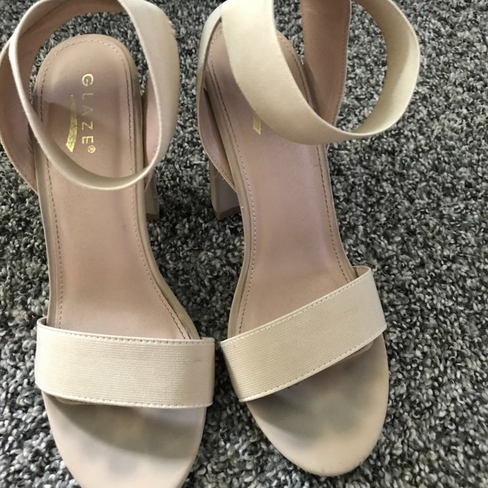 Heels - Picture 3 of 4